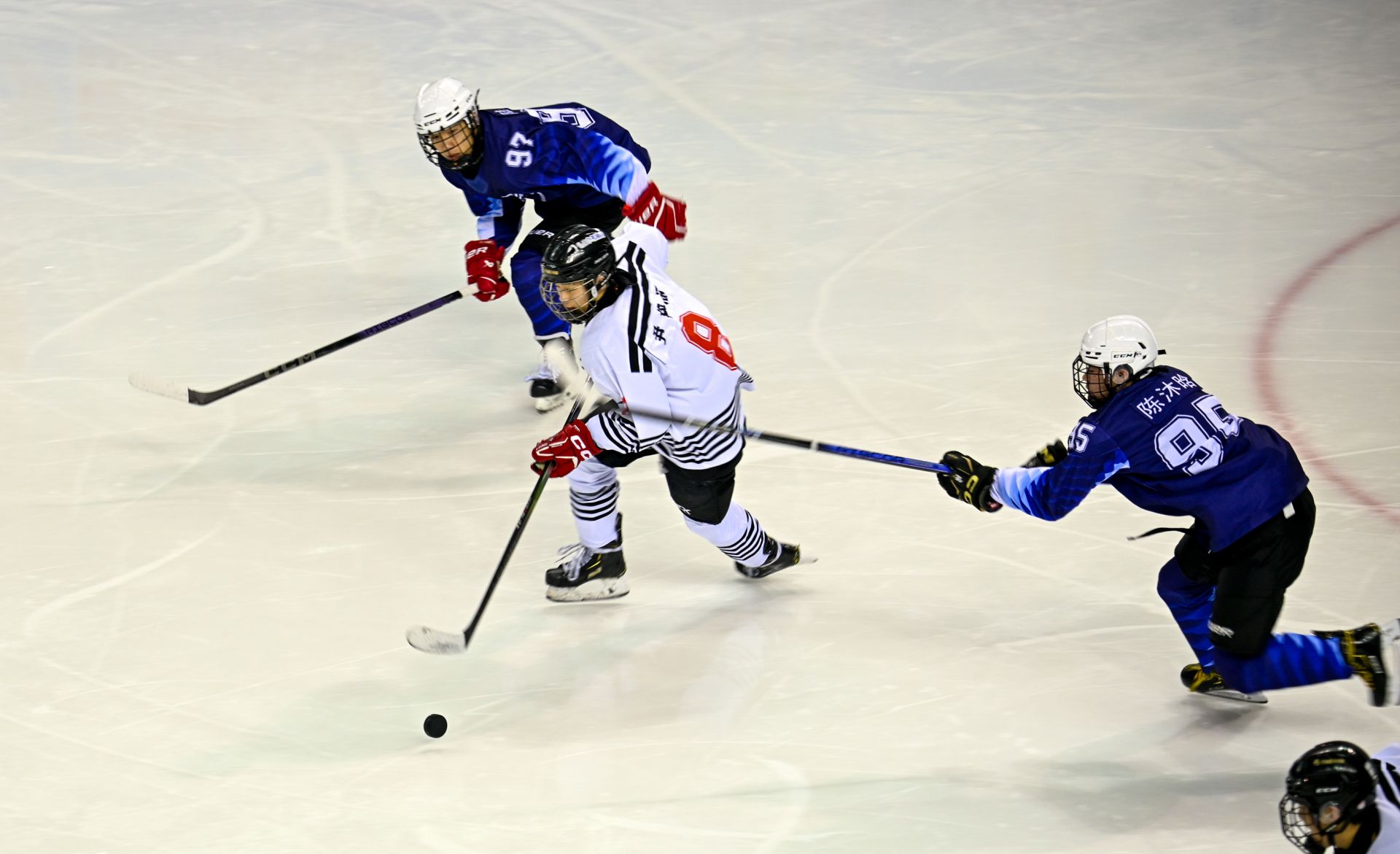 神仙对局!冰球比赛过程堪比大片 神仙对局!冰球比赛过程堪比大片