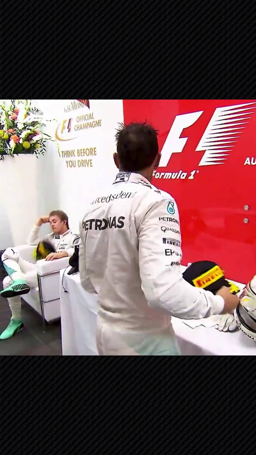 哈斯车队碾压红牛车队,汉密尔顿高光表现 哈斯车队碾压红牛车队,汉密尔顿高光表现