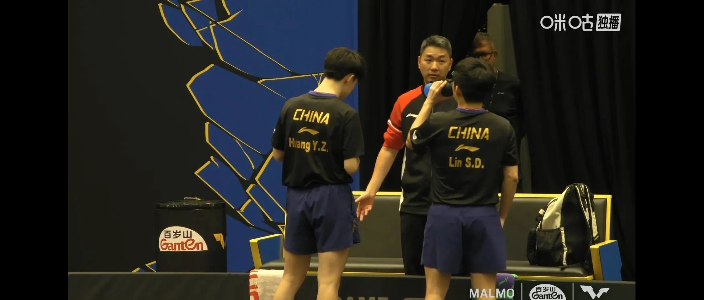 瑞典队完胜英格兰队,张本智和点燃赛场 瑞典队完胜英格兰队,张本智和点燃赛场