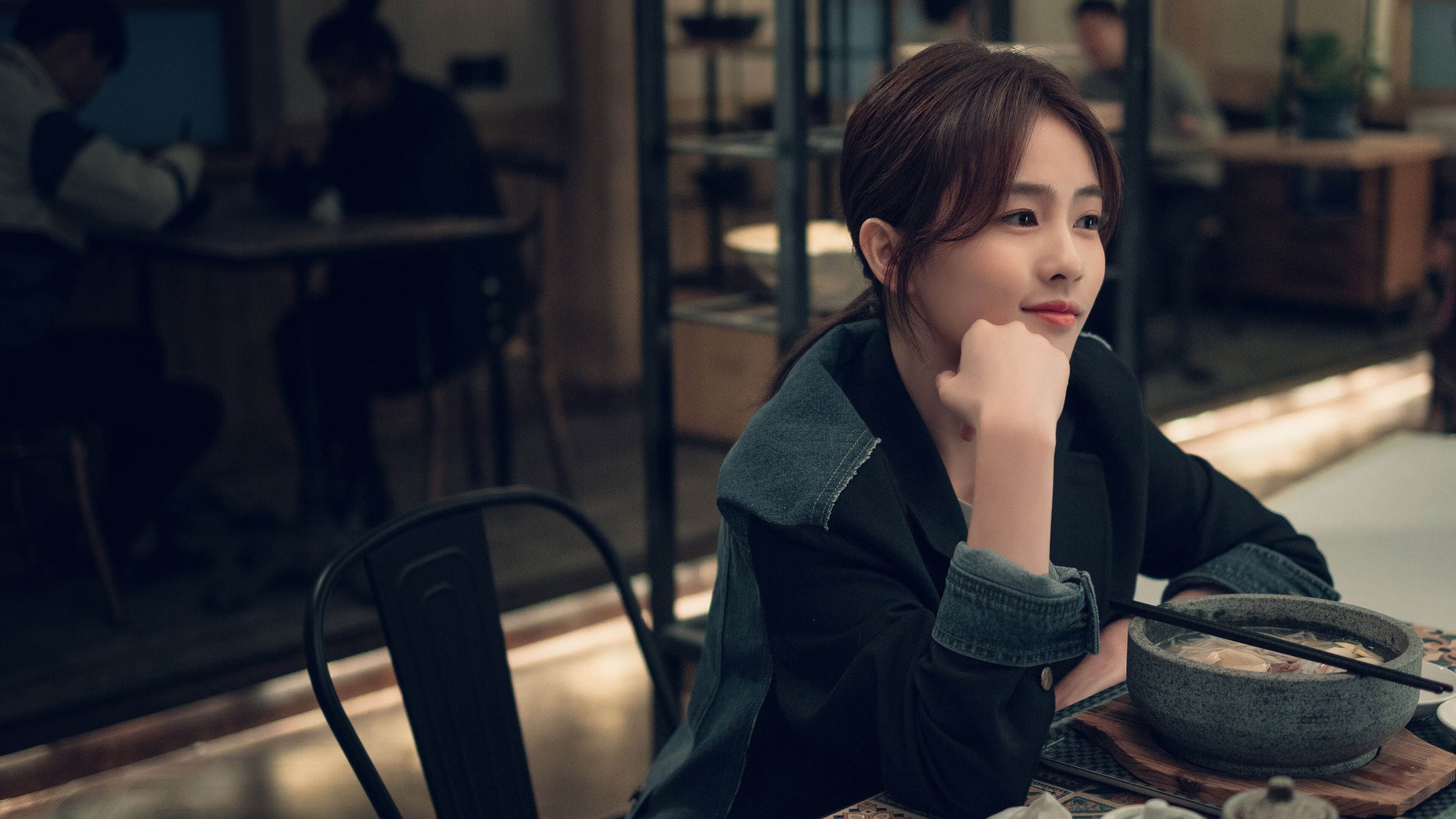 绿茵街道双线对决，塞内加尔绝杀哥伦比亚与F1摩纳哥惊魂夜