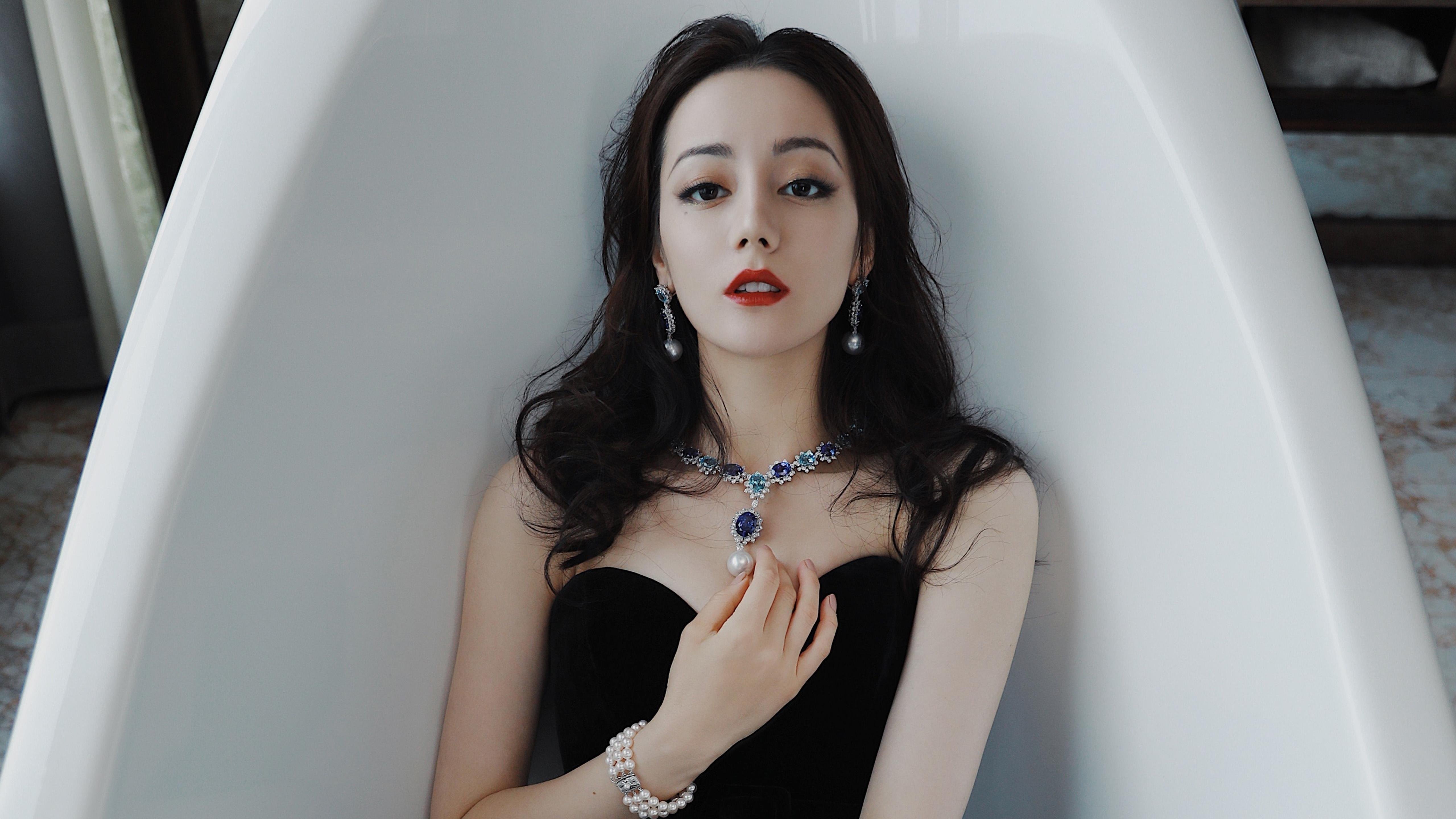 从深圳到丹佛,两种封锁与一种篮球哲学的胜利